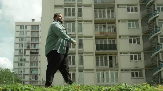 Rencontre avec Sofiane, un danseur pas comme les autres dans un documentaire touchant à voir samedi 24 août à 22h00.